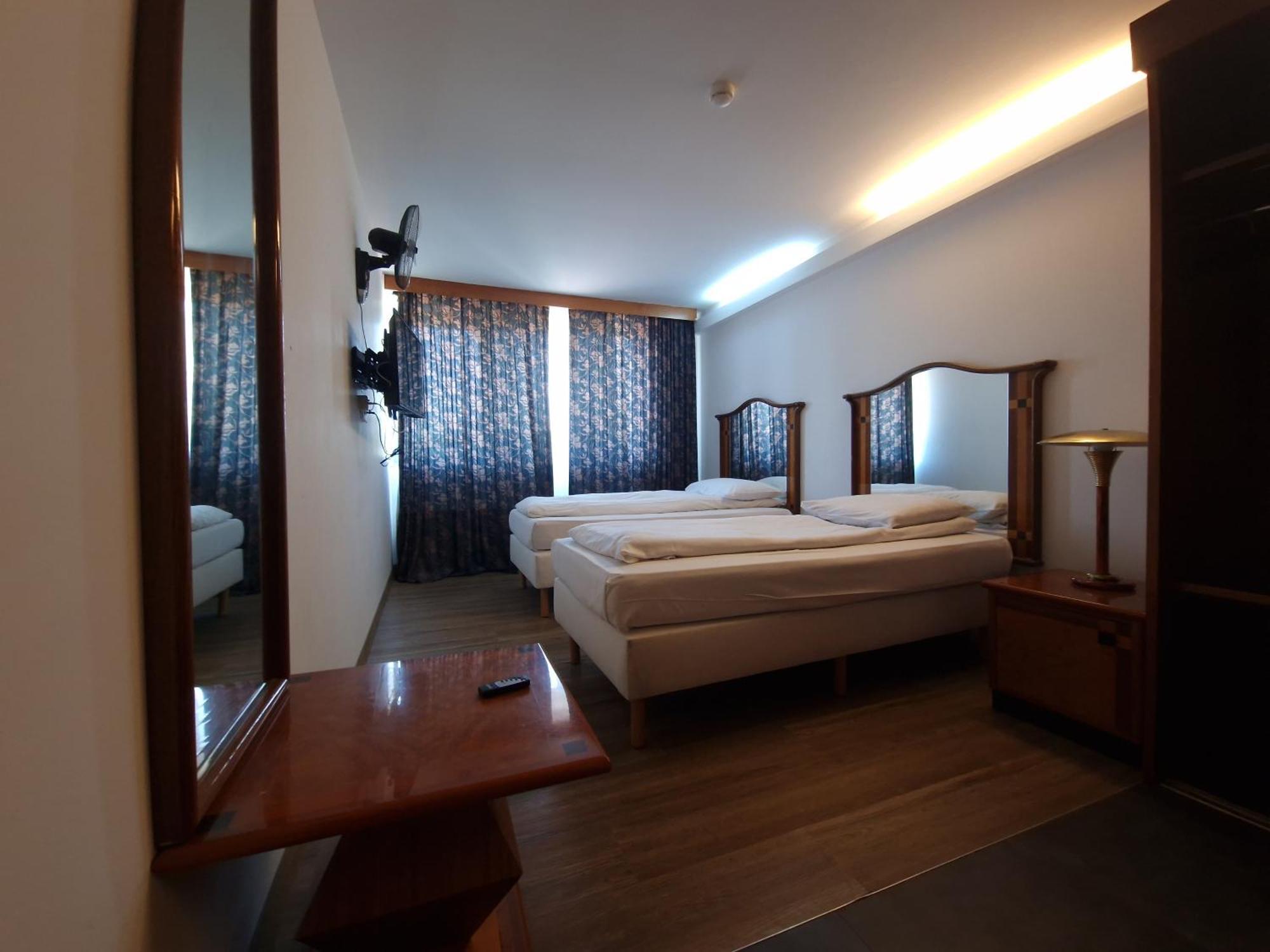 Sky Apart Hotel - Hotel Eurocap Jette ภายนอก รูปภาพ