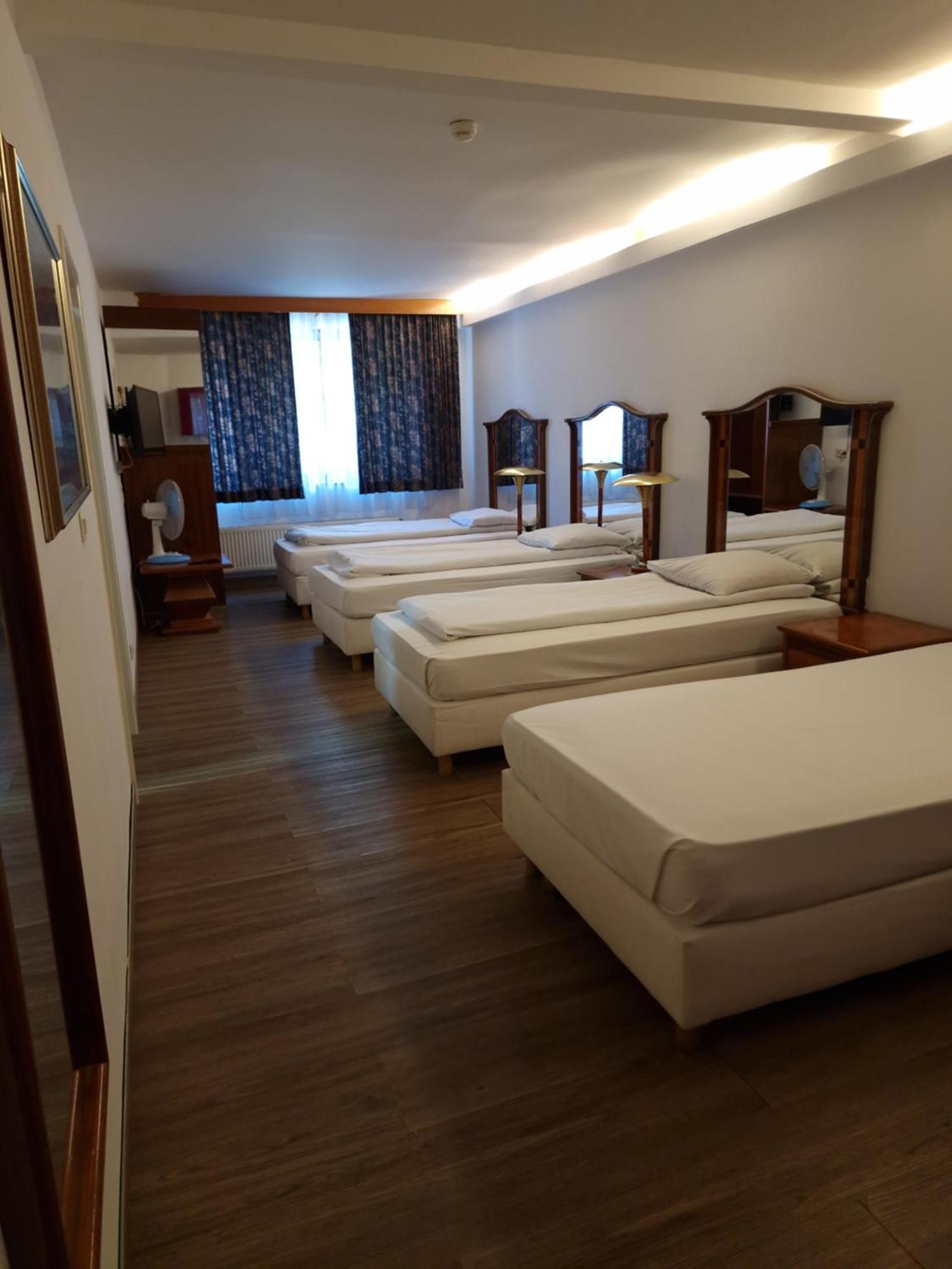 Sky Apart Hotel - Hotel Eurocap Jette ภายนอก รูปภาพ
