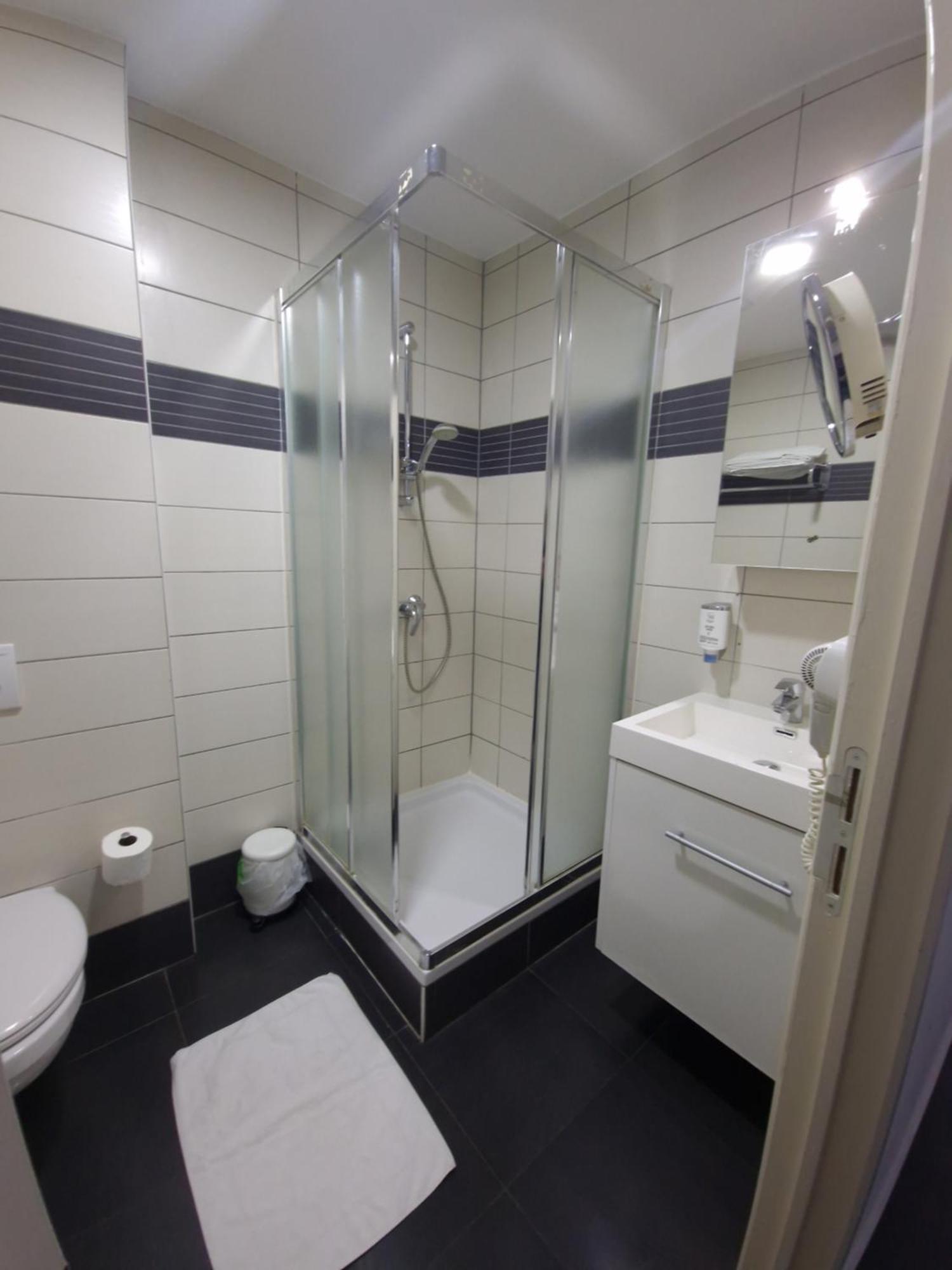 Sky Apart Hotel - Hotel Eurocap Jette ภายนอก รูปภาพ