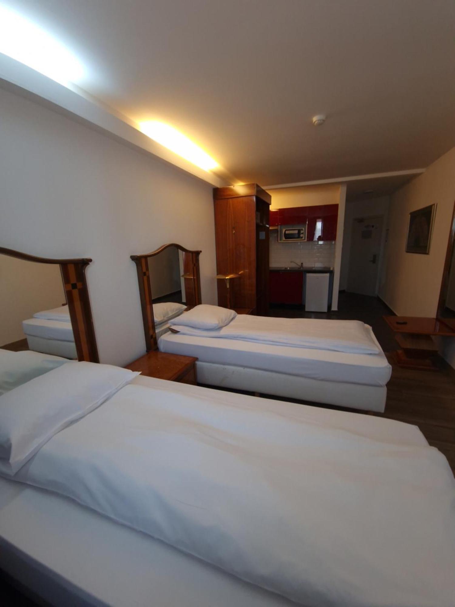 Sky Apart Hotel - Hotel Eurocap Jette ภายนอก รูปภาพ
