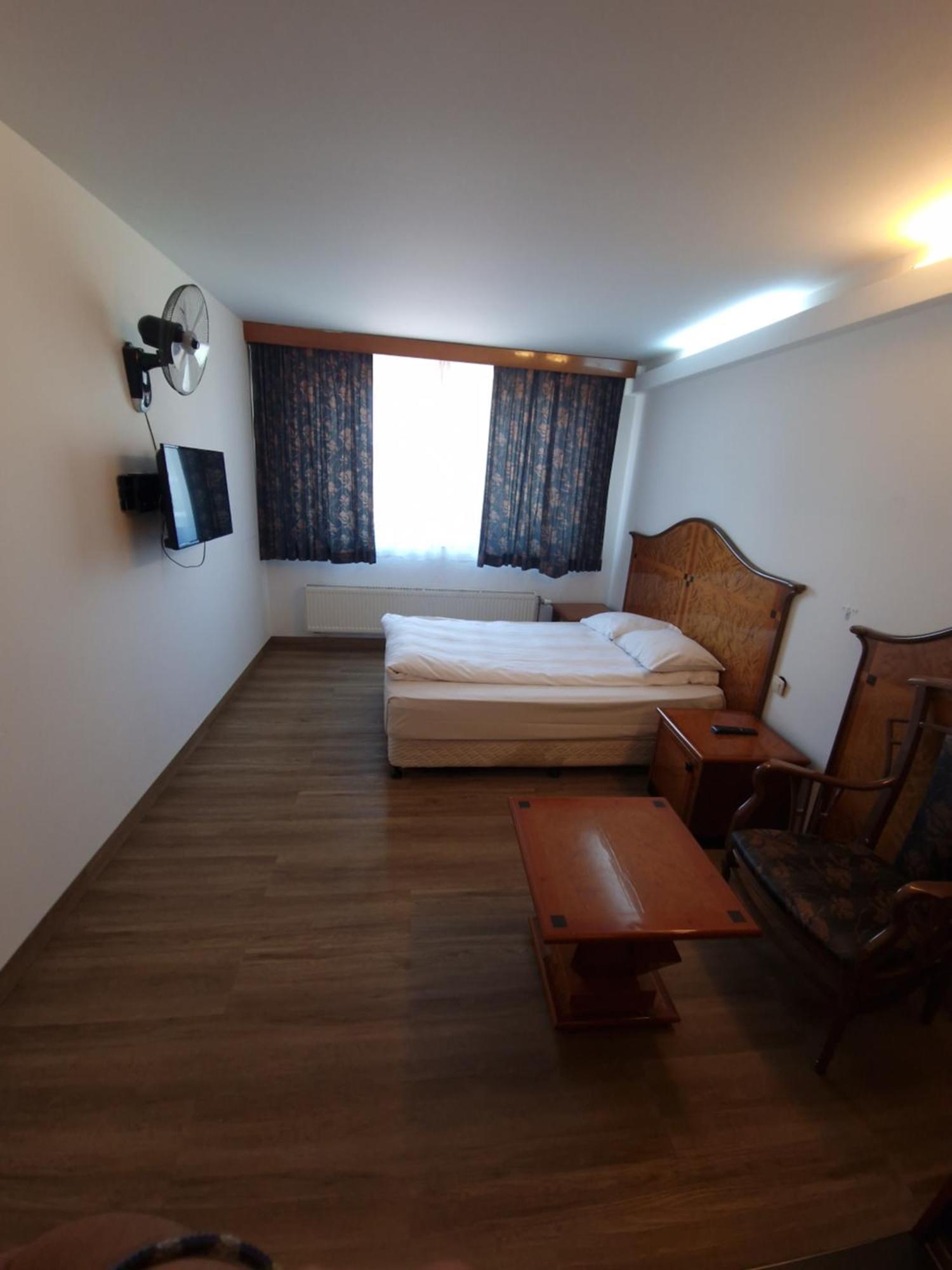 Sky Apart Hotel - Hotel Eurocap Jette ภายนอก รูปภาพ